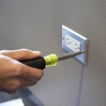 Klein Tools 32500 11-in-1 Screwdriver / Nut Driver Set, 8 Bits (Phillips, Slotted, Torx, Square), 3 Nut Driver Sizes, Cushion Grip Handle - Image 5